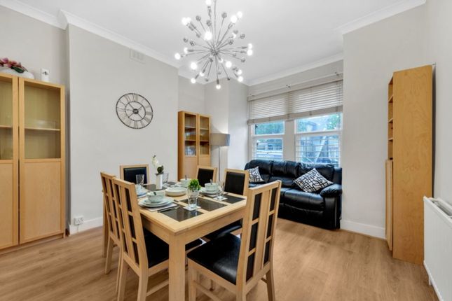 Thumbnail Flat to rent in Castlewood Road, London