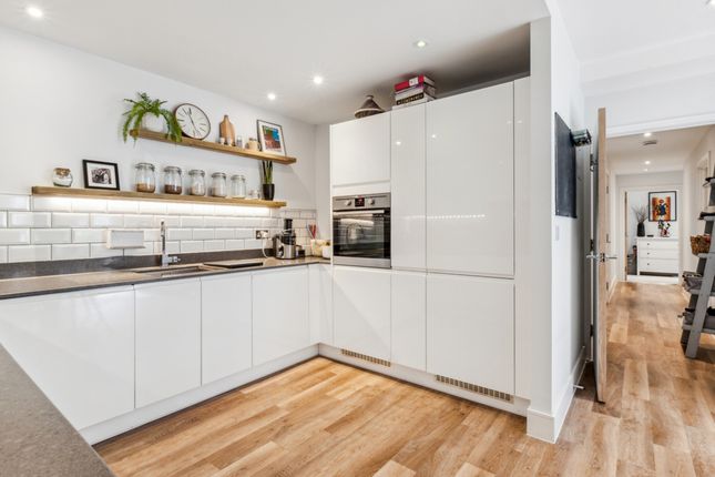 Flat for sale in Knaresborough Drive, London