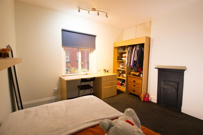 Estcourt Avenue, Leeds photo 5