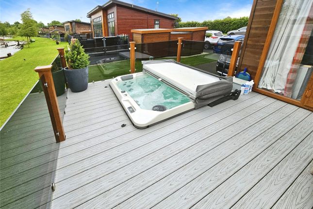 2-bed bungalow on 12a Tufted Duck,, Woodward Lakes and Lodges, Doncaster, £184,500