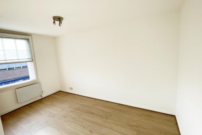 Flat 1 487, High Road, London photo 5