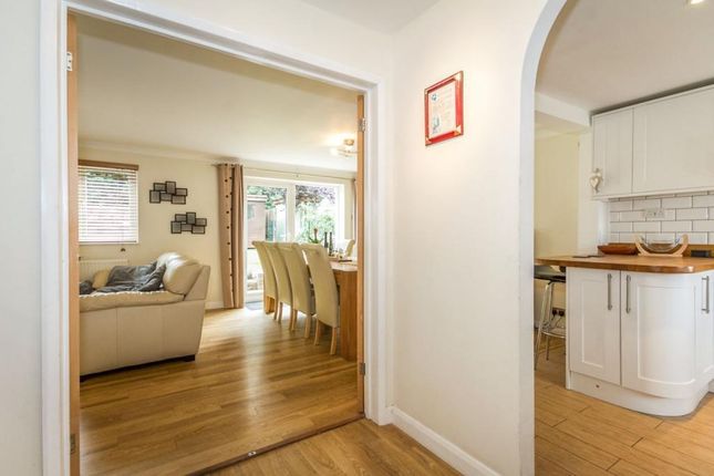 23, Keble Close, Crawley photo 4