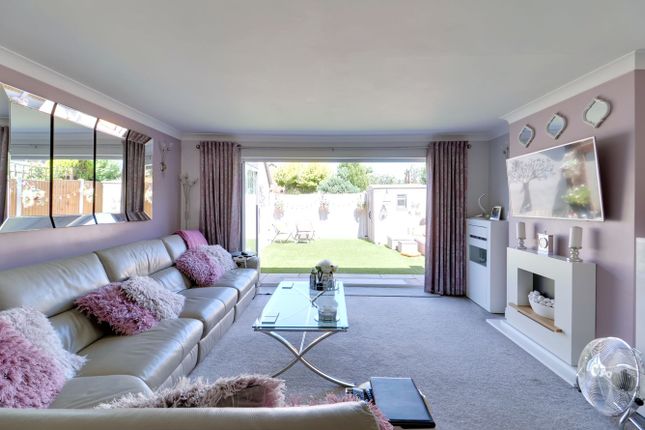 2, Durrants Close, Rainham photo 4