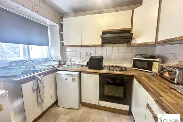 3 Islwyn Terrace, Tredegar photo 3
