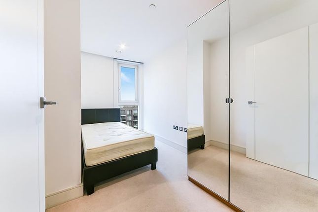 Flat to rent in Altitude Point, Alie Street, London