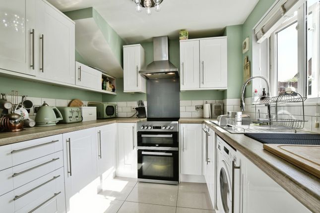 33, Inglesham Close, Manchester photo 4