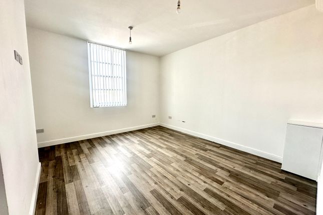 Flat to rent in Bradford Lane, Walsall Town Centre, Walsall