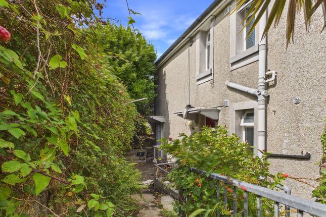 2-bed flat on 35a, Chywoone Avenue, Penzance, £70,000