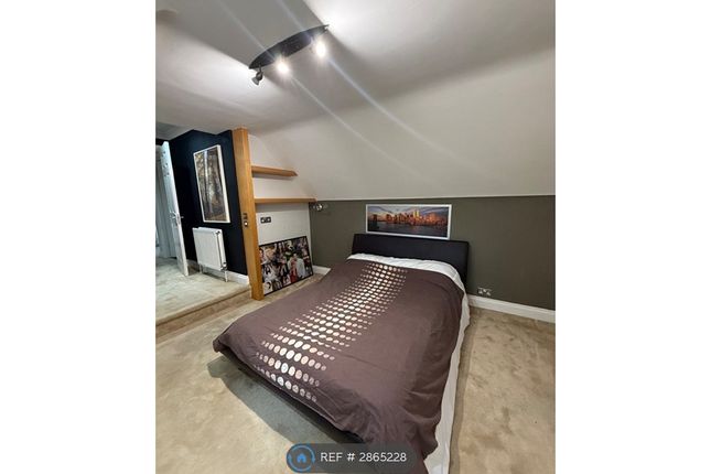 Grovewood Place, Woodford Green photo 3