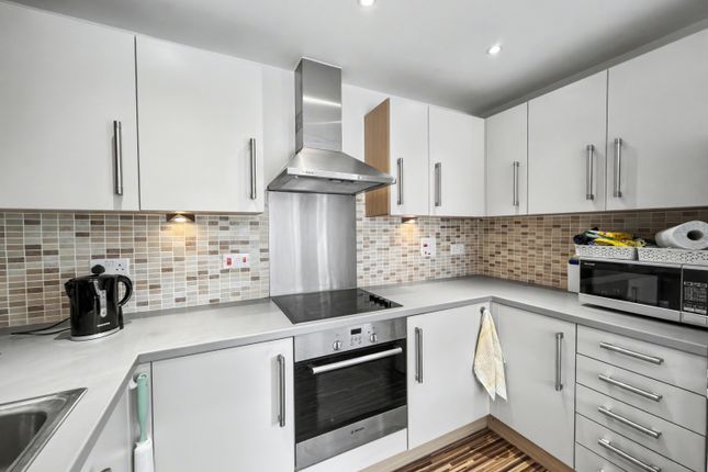 Flat 7, 6, Avenel Way, Poole photo 3