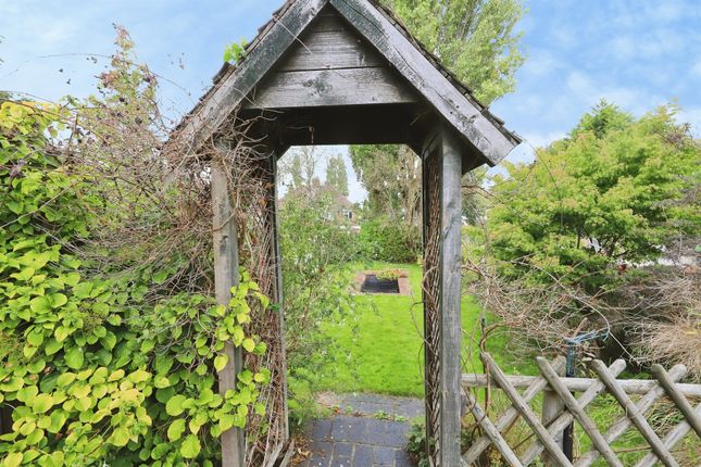 351, Prestwood Road, Wolverhampton photo 4