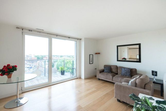 2-bed flat on Vantage Building,Flat 509, Station Approach, Hayes, £330,000
