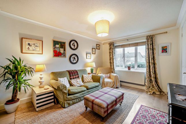43, John Tame Close, Gloucestershire photo 4