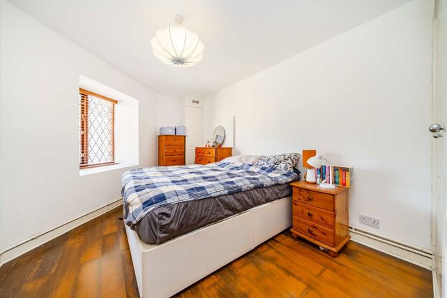 6 St. Marys Court, Stamford Brook Road, London photo 4