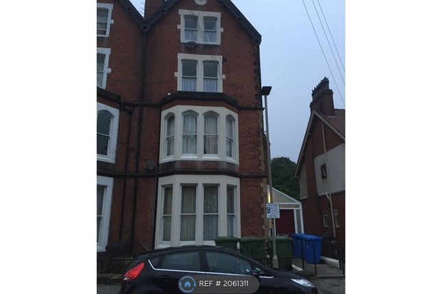 Flat to rent in Grosvenor Road, Scarborough