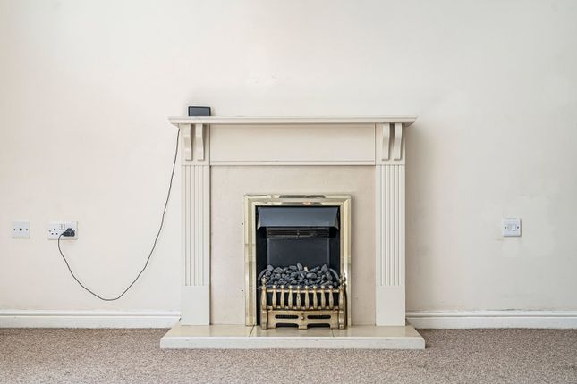 21d, Lloyd Close, Cheltenham photo 3