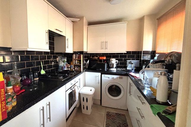 81, Shepherds Close, Chadwell Heath photo 2
