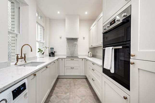 Flat 2, 51, Cadogan Gardens, London photo 3