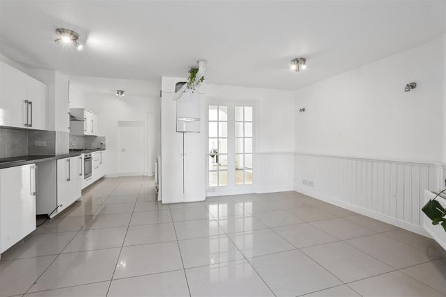 44, Senga Road, Wallington photo 4