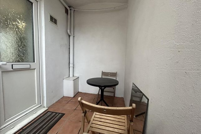Flat to rent in London Stile, London