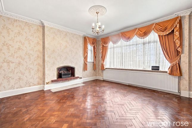 10, Tudor Close, Woodford Green photo 3