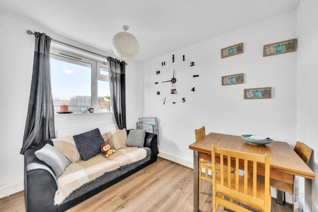 2-bed flat on 36, Henty Close, Wandsworth, £319,000