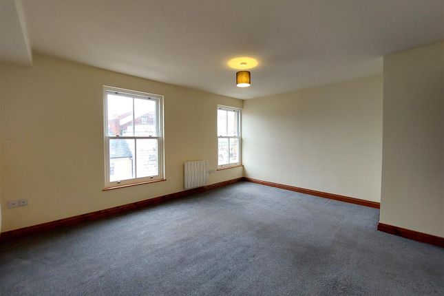 Flat 8, Taylor House, 48-49, Albemarle Crescent, Scarborough photo 2