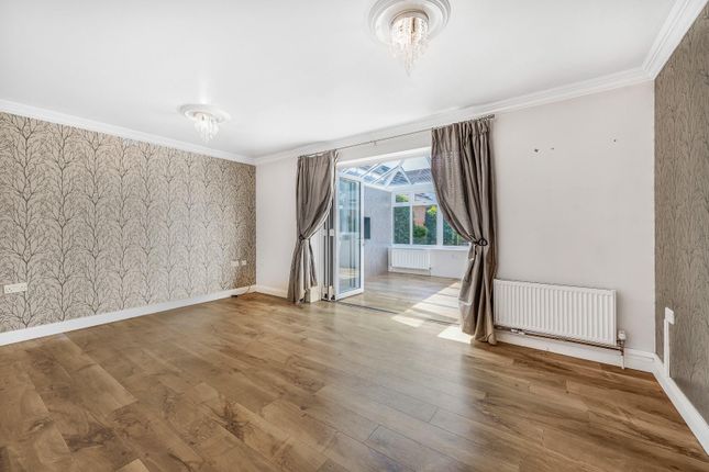 4, Hazel Close, Dunmow photo 3