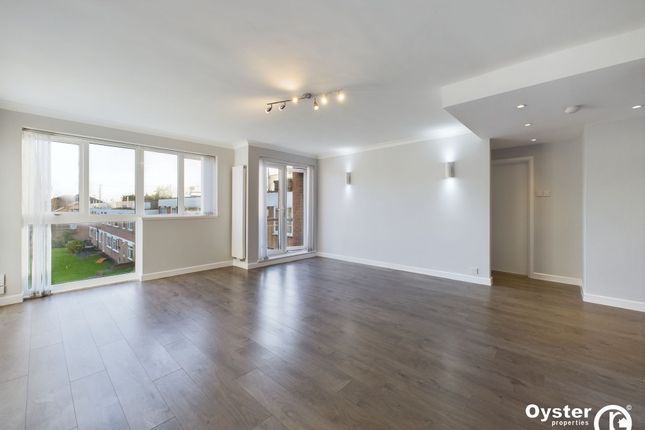 8 Garden Court, Stanmore photo 2