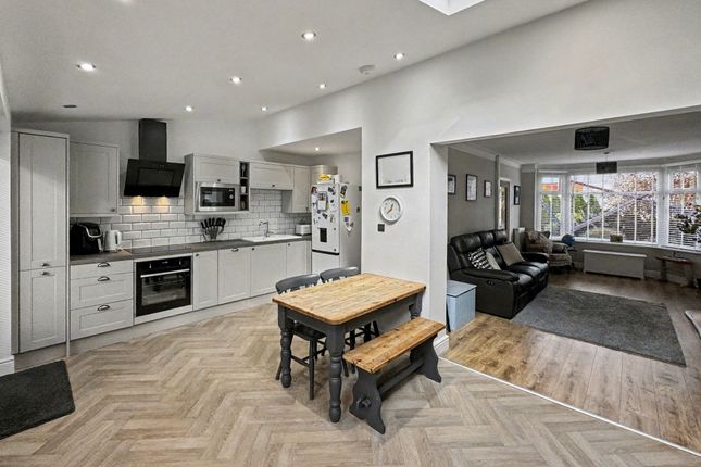 27 Buckingham Avenue, Manchester photo 3