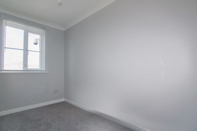 Flat to rent in Fairway Drive, Thamesmead