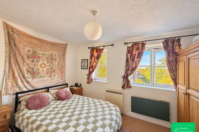 54, Lucas Gardens, East Finchley photo 5