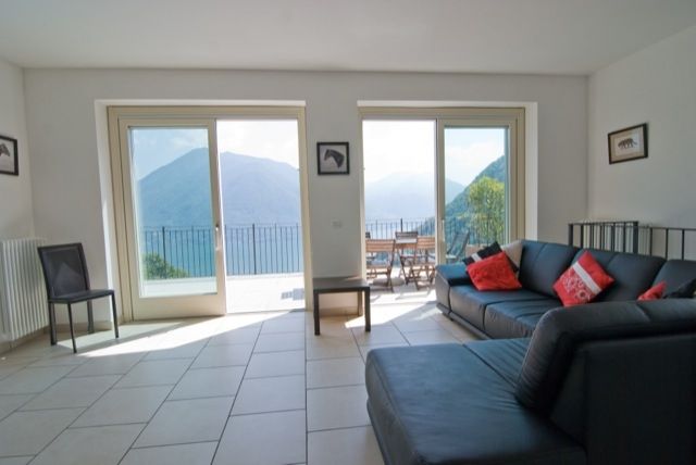 Villa for sale in Provincia Di Como, Lombardy, Italy