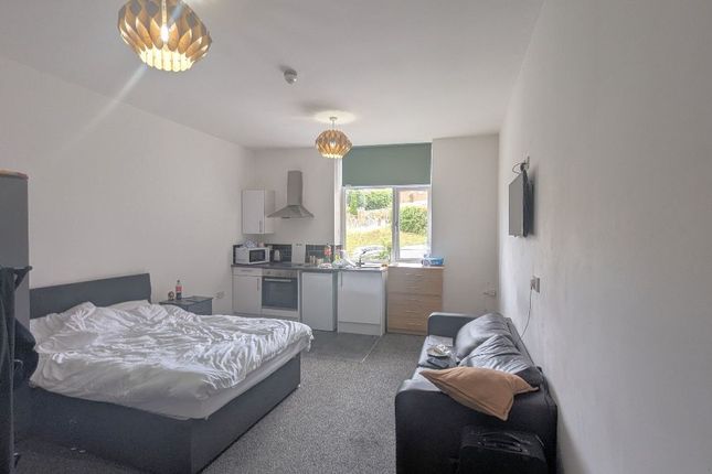 Flat 2, Swallow Hill, Leeds photo 2