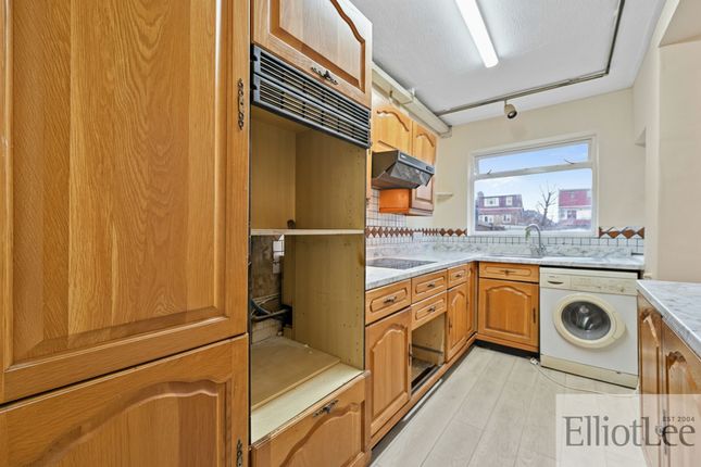 44 Warden Avenue, Harrow photo 4
