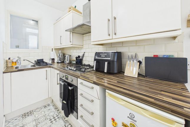 4, Briar Rhydding, Shipley photo 4