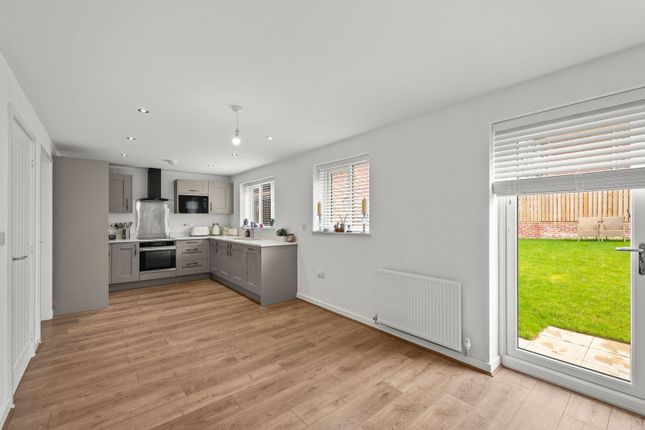 43 Heathland, Rotherham photo 3