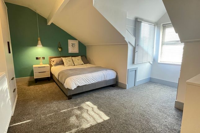 Room to rent in Room 5, Salisbury Grove, Armley, Leeds LS12