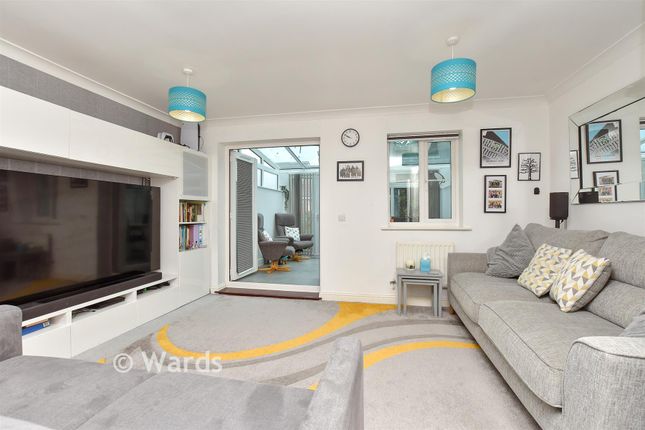 61, Finch Close, Faversham photo 4