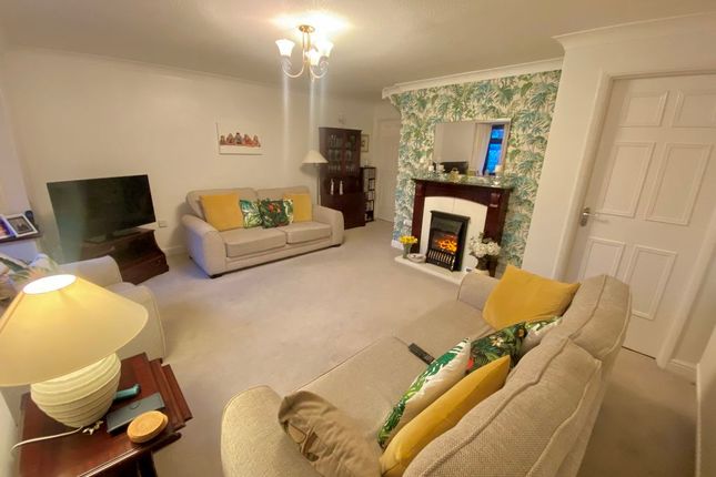 14, Henley Gardens, Fareham photo 2