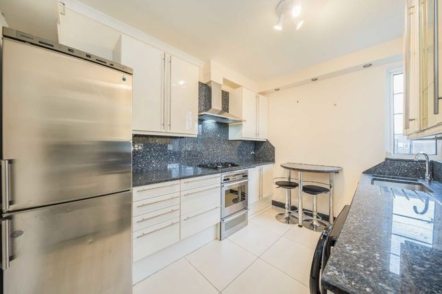 Flat 14, Chivelston, 78, Wimbledon Park Side, London photo 4