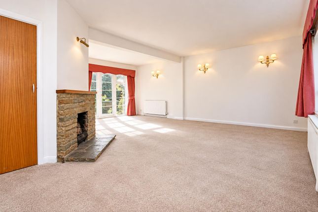 4 Parkers Hill, ASHTEAD photo 3