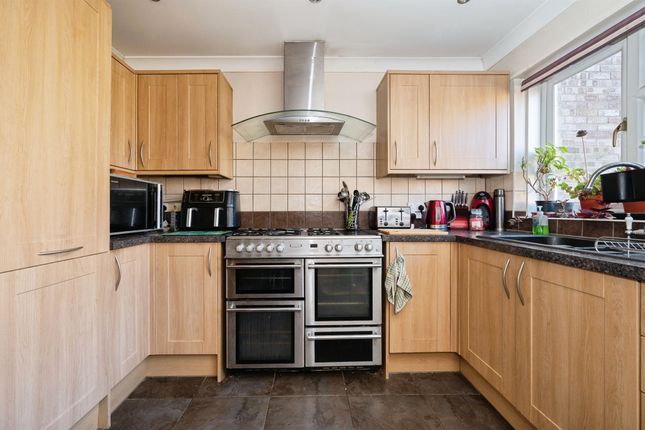 22, Lowry Gardens, Southampton photo 4