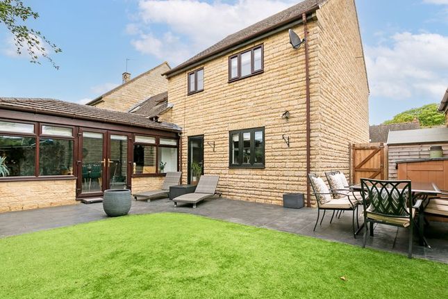 Thumbnail Detached house for sale in Floreys Close, Hailey, Witney