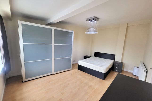 Kimber Road, London photo 4