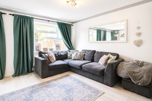 44, Lenham Close, Wokingham photo 4