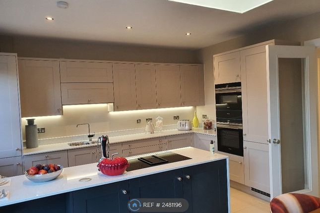 9, Summerbee Drive, Lansdown, Cheltenham photo 2
