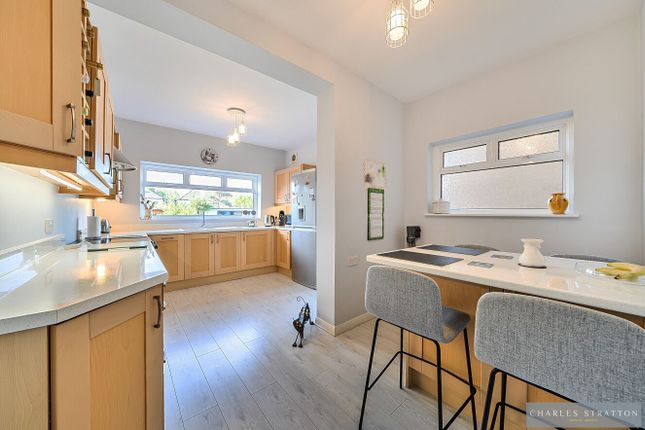 41 Pettits Boulevard, Romford photo 4