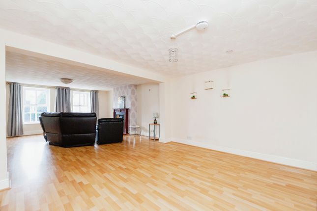 Flat for sale in Roselands Court, Chester Road, Lavister, Yr Orsedd