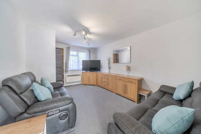 2 Wheelers Drive, Ruislip photo 4